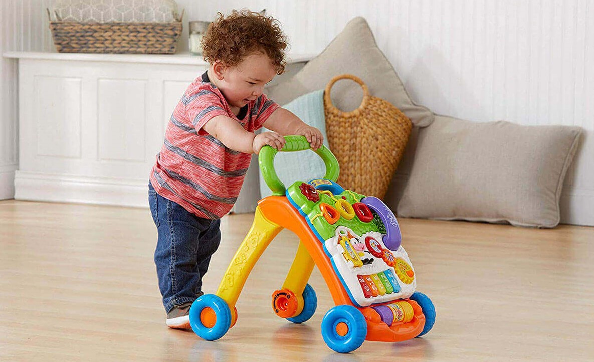یکی از مهم ترین اسباب بازی های برای کودکان واکر، روروک و اسکوترهای کوچک است.